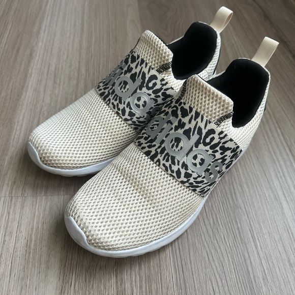 Adidas size 6 women’s shoes-cream with animal print - Picture 4 of 5